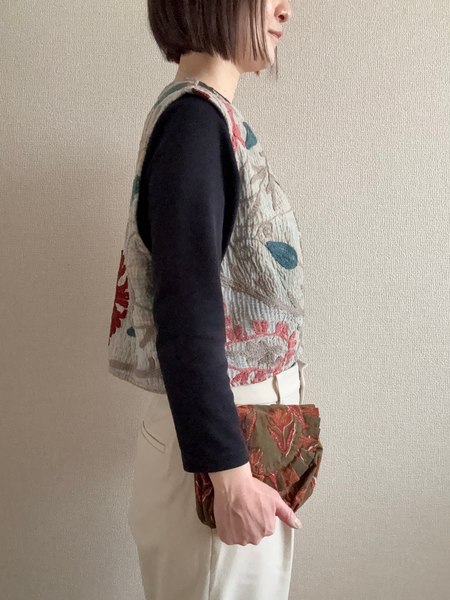 春らしい色味のスザニ刺繍ベスト-Pink×Gray-