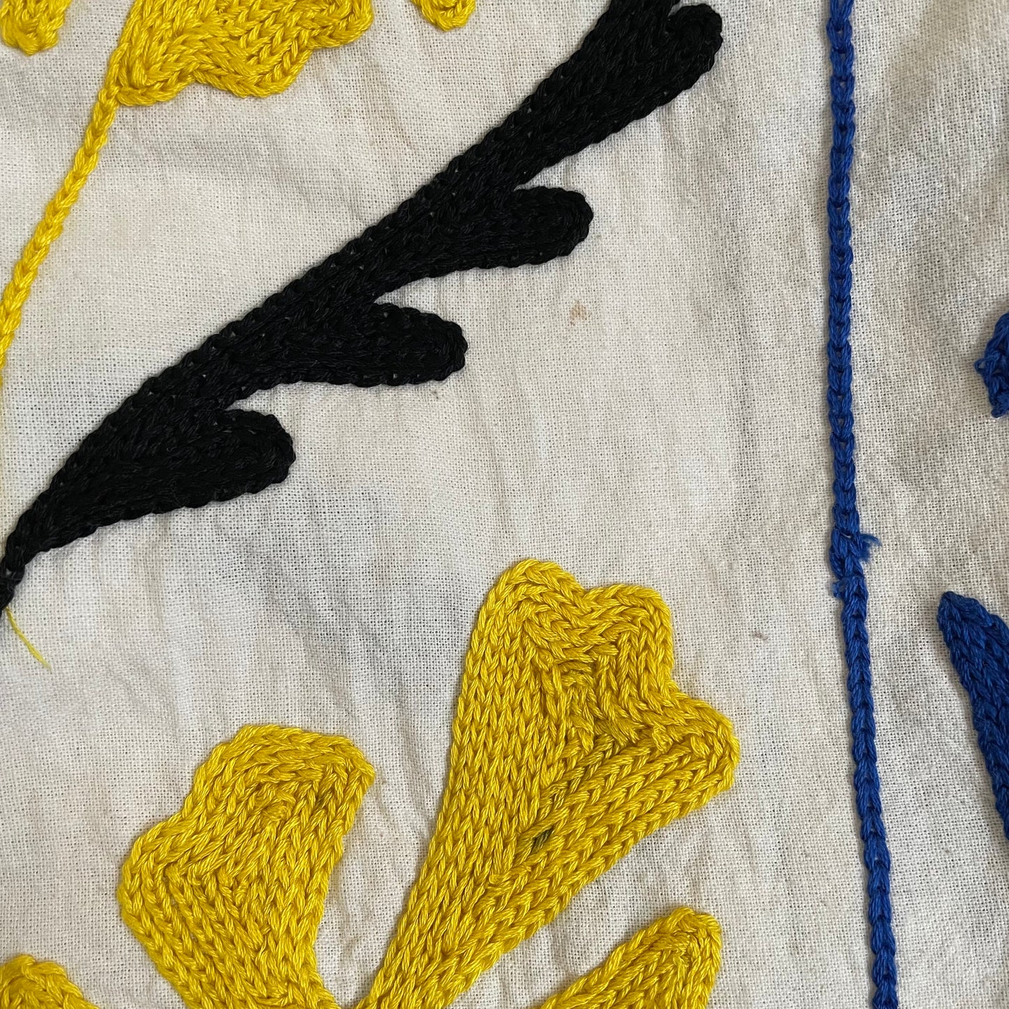 スザニ刺繍 生地の部分にシミ