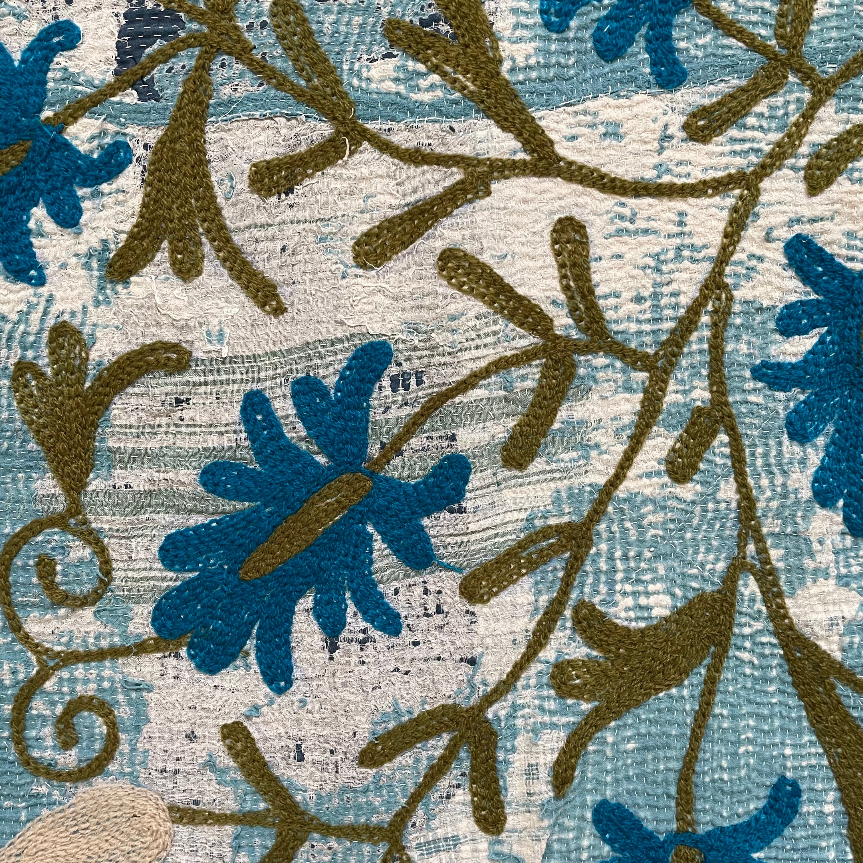 長く愛されてきたヴィンテージカンタキルトに素敵なデザインが合わさったスザニ刺繍カンタキルト